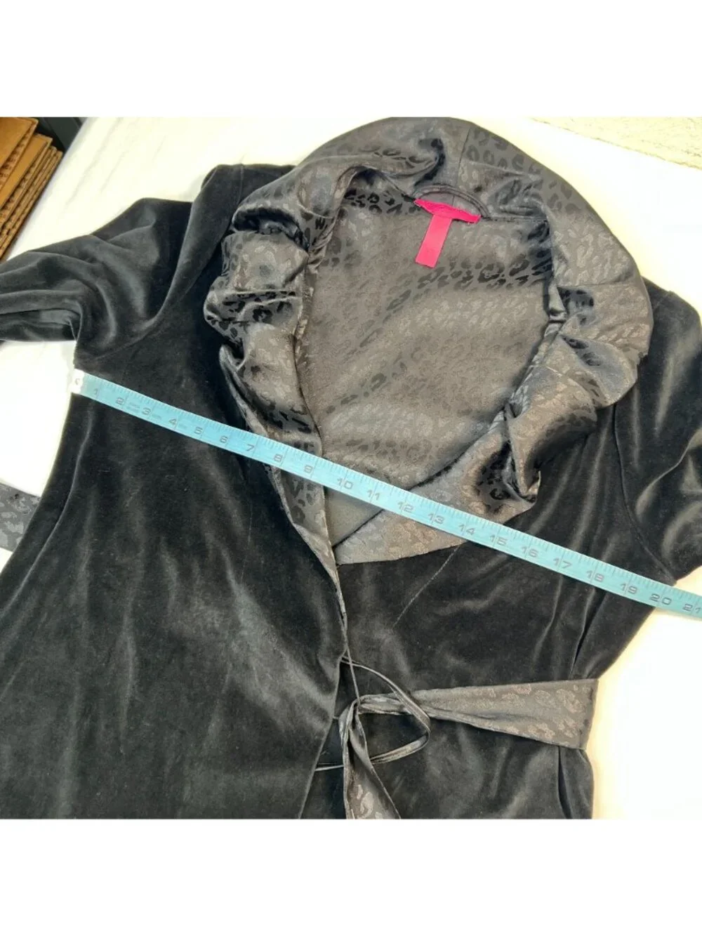Betsey Johnson Intimates Velour Short Robe Leopard Satin Trim Black Medium - Picture 4 of 10